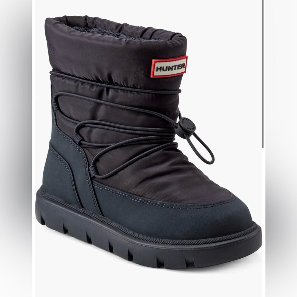 Hunter Big/kid Cozy Boot size 4 gently used
$120 Color: Dark Blue